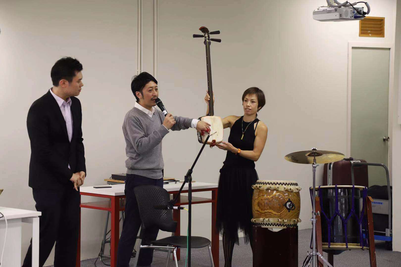 楽器の理解が深まる三味線教室の他中国語教室も大阪で開催中