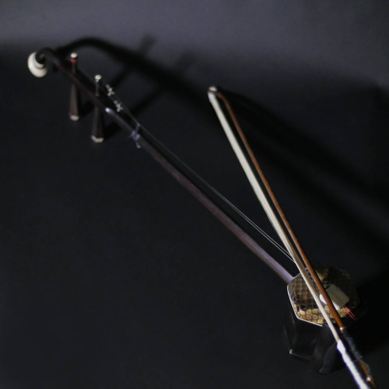 湿気は二胡の大敵！　二胡を痛めないお手入れ方法とは？【二胡教室きずな】